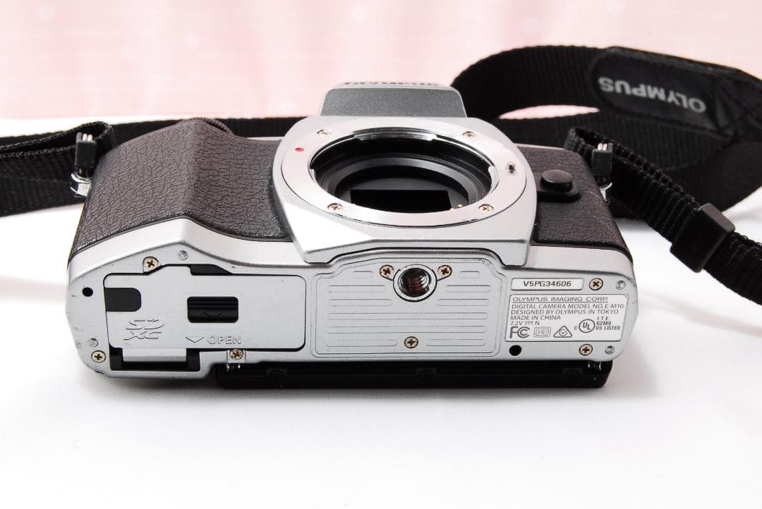 〓訳あり品〓電動ズームレンズ付♪オリンパス E-M10 Wi-Fi機能搭載