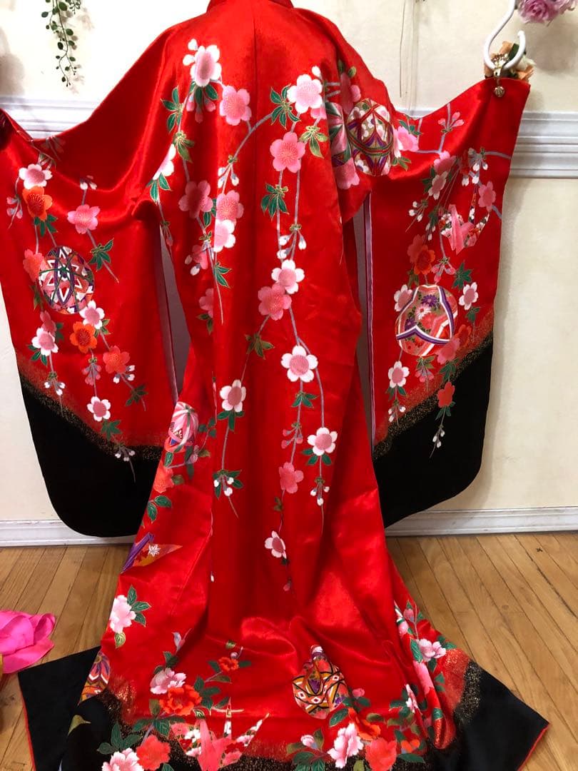 正絹七五三 女子着物 7歳‼️赤地可愛い手毬柄に桜金彩金箔煌びやか