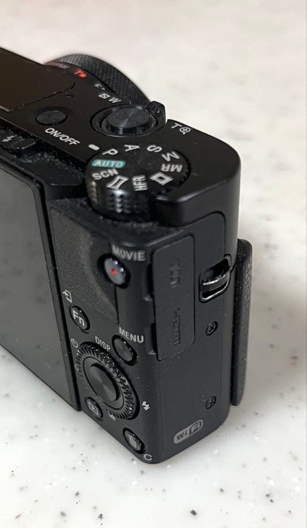 さく RX100M5A ソニー純正バッテリーチャージャーとガイド本付