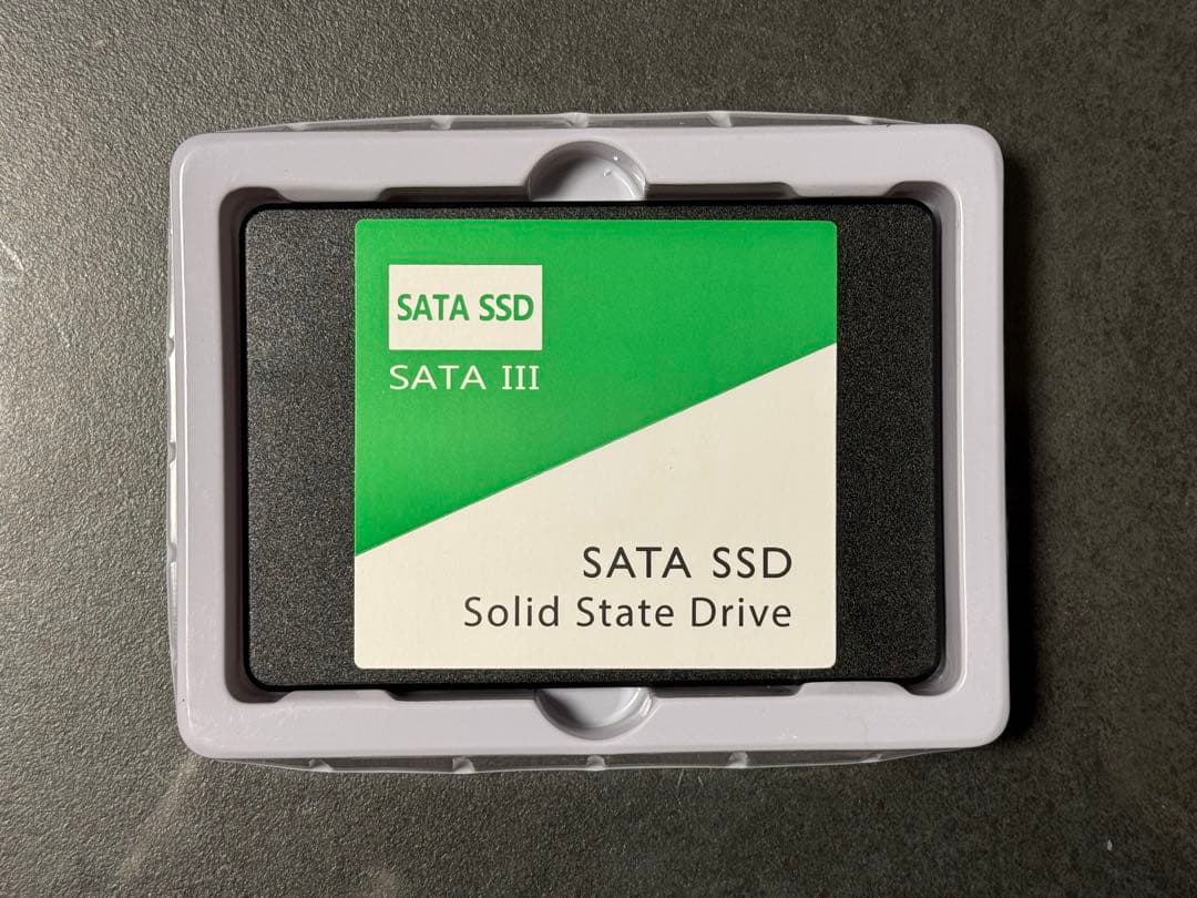 新品未使用　SATA III SSD 4TB 2.5インチ最大545MB/s