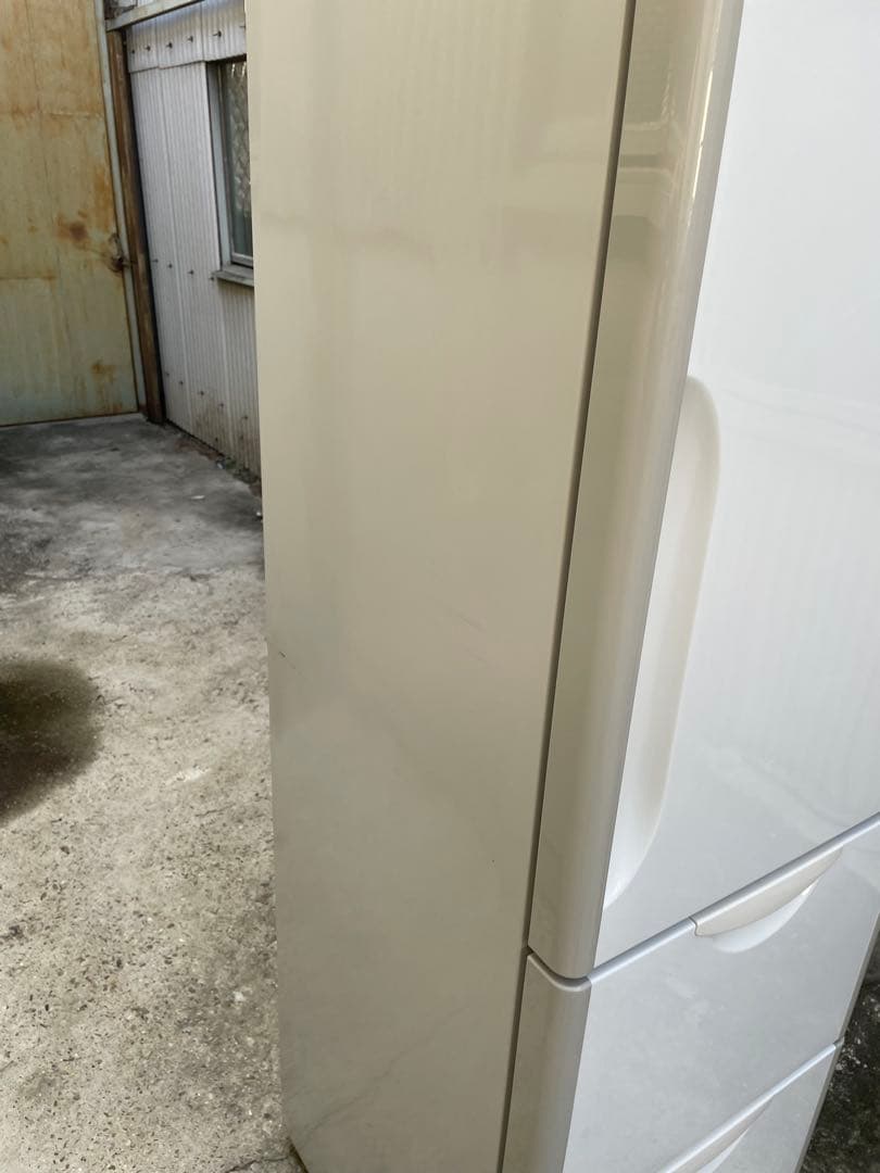 近隣配達可能　割と綺麗　HITACHI 300L 3ドア冷蔵庫　R-S30YMV