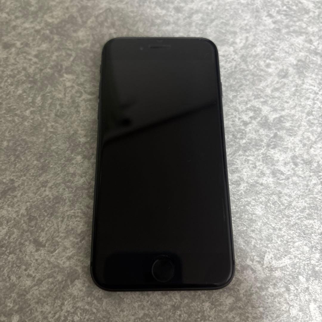 iPhone8スペースグレー64GBバッテリー残量93％