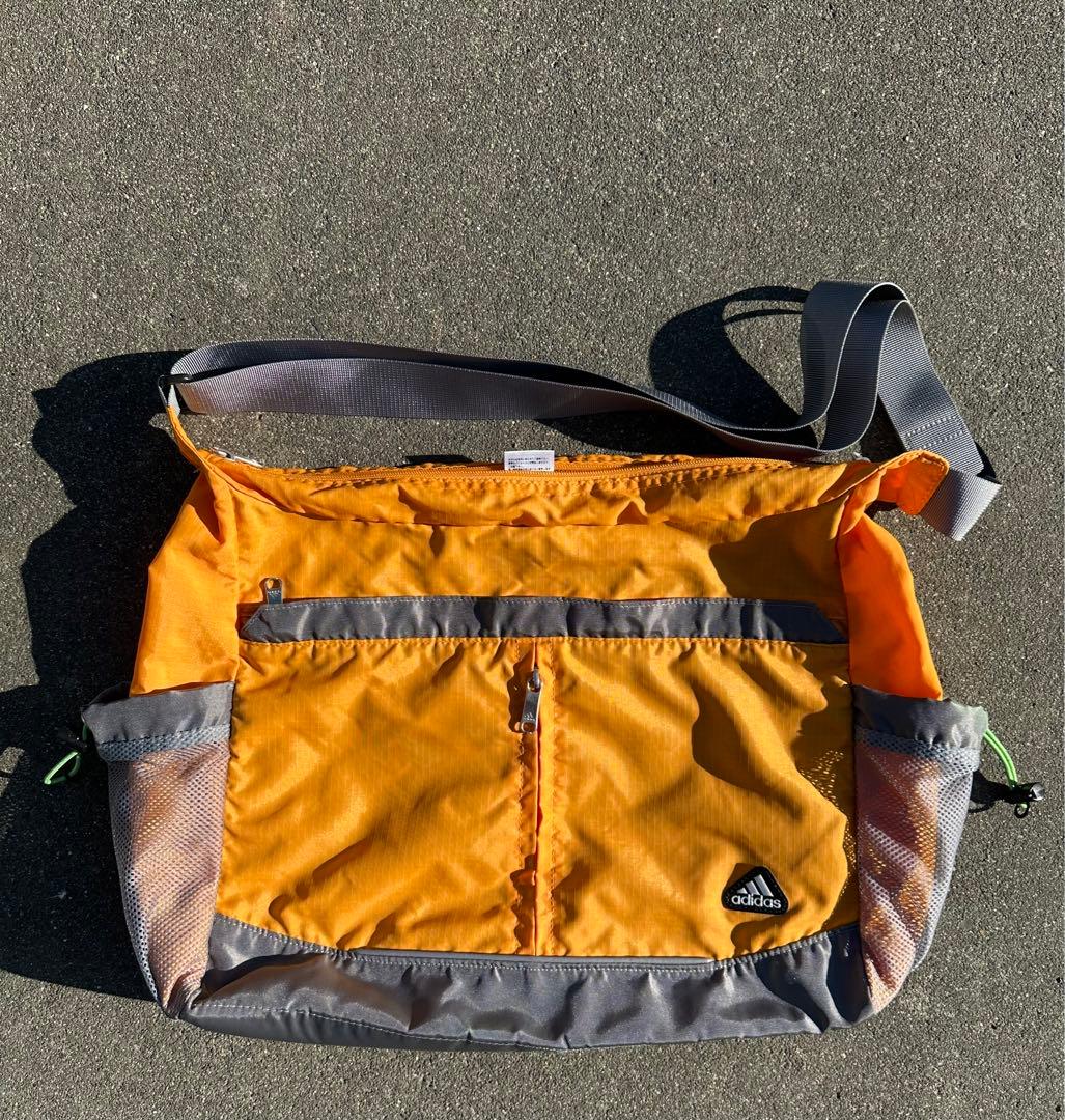 90s-00s adidas メッセンジャーバック　Y2K 00S】アディダス メッセンジャーバッグ Y2K テック 大容量 黒 ブラック