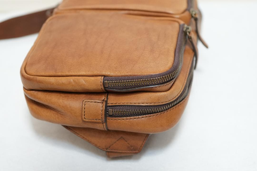 美品】ビークル トリジップ ボディーバッグ 土屋鞄 スモーキーブラウン