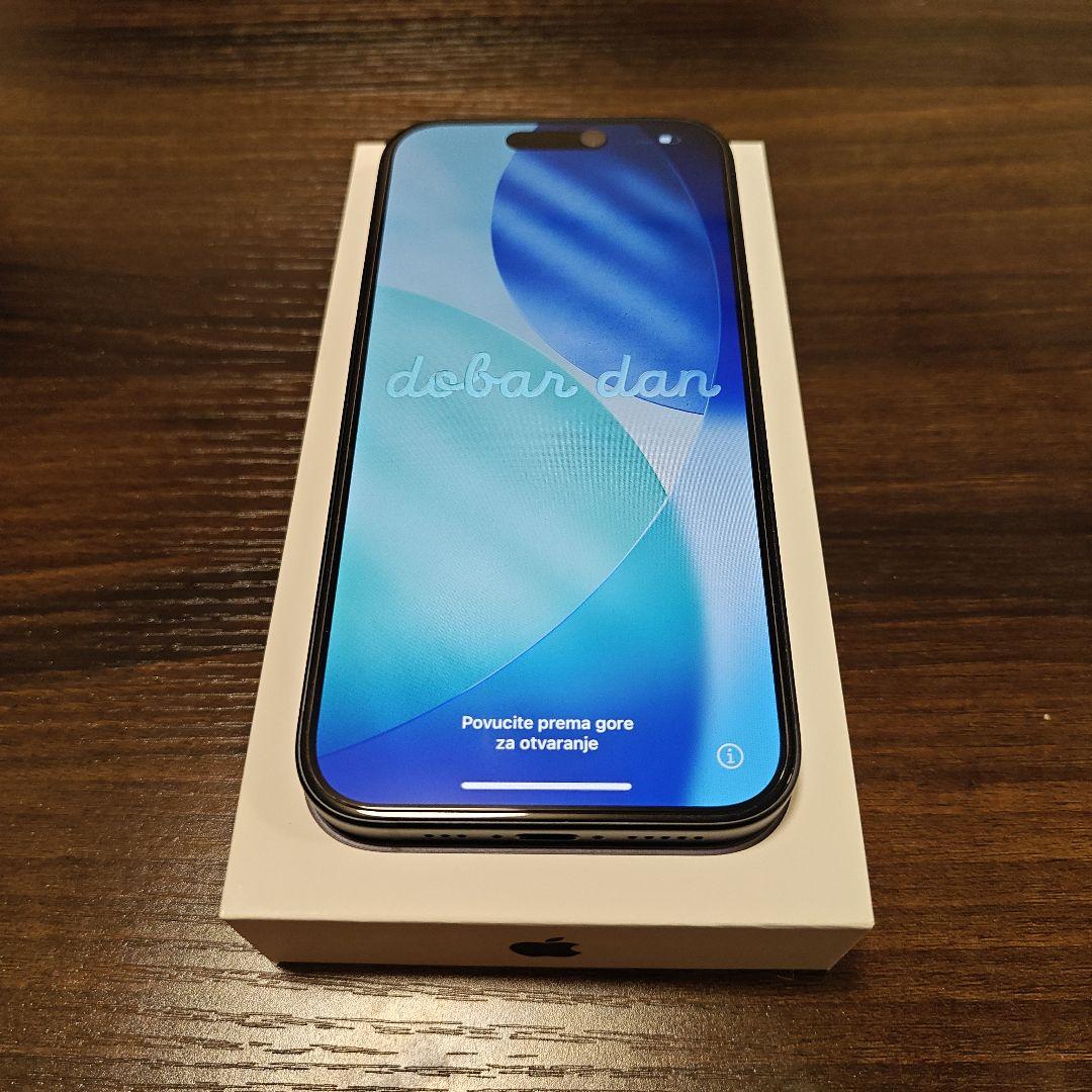 Apple iPhone 15 本体 シムフリー 128GB 美品 ケース付き