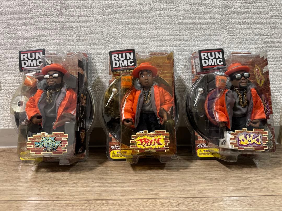 MEZCO RUNDMC 3体セット BLISTER限定カラーオレ ンジ - メルカリ