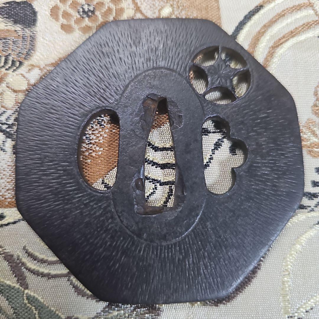 花透図八角形鍔　縦75mm横75mm厚さ4mm　時代物　刀装具 鍔 銘 因州住駿河卓置 霞月蝙蝠図鍔(TU-050416 )｜刀・日本刀の販売