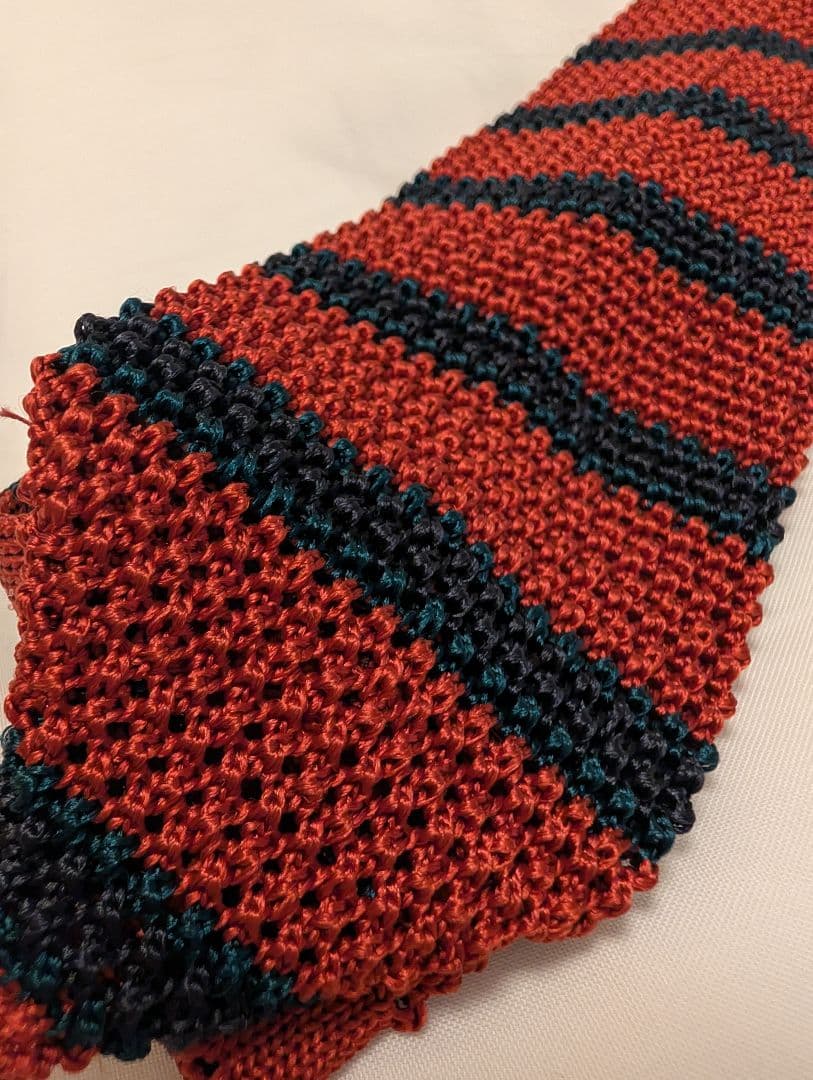 Liverano & Liverano リベラーノニットタイ（レッドネイビー）