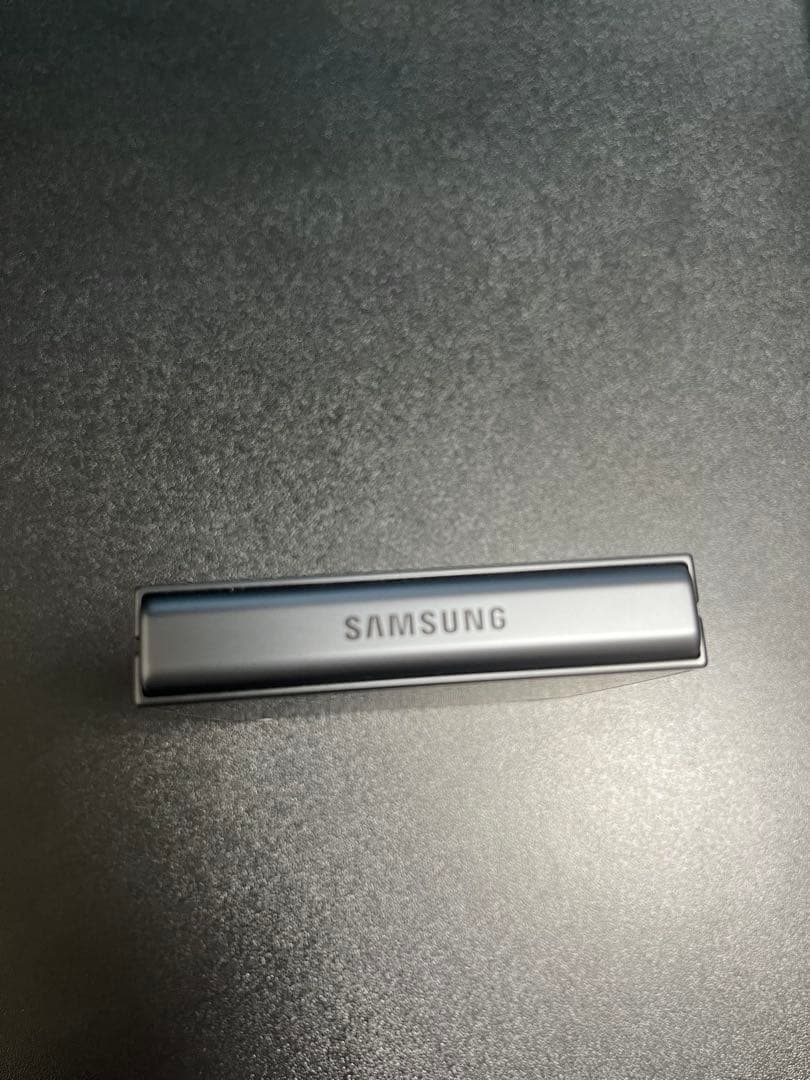 Galaxy flip6 本体　保護ケース付