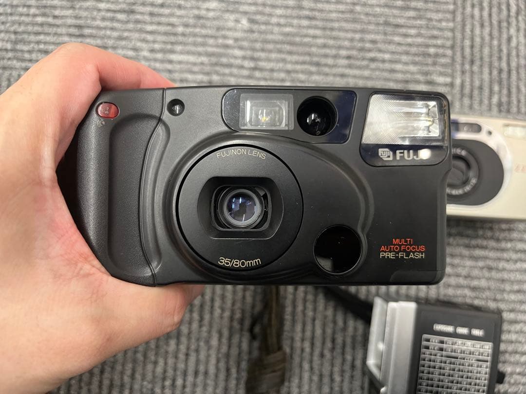 カメラ×4、ストロボライト