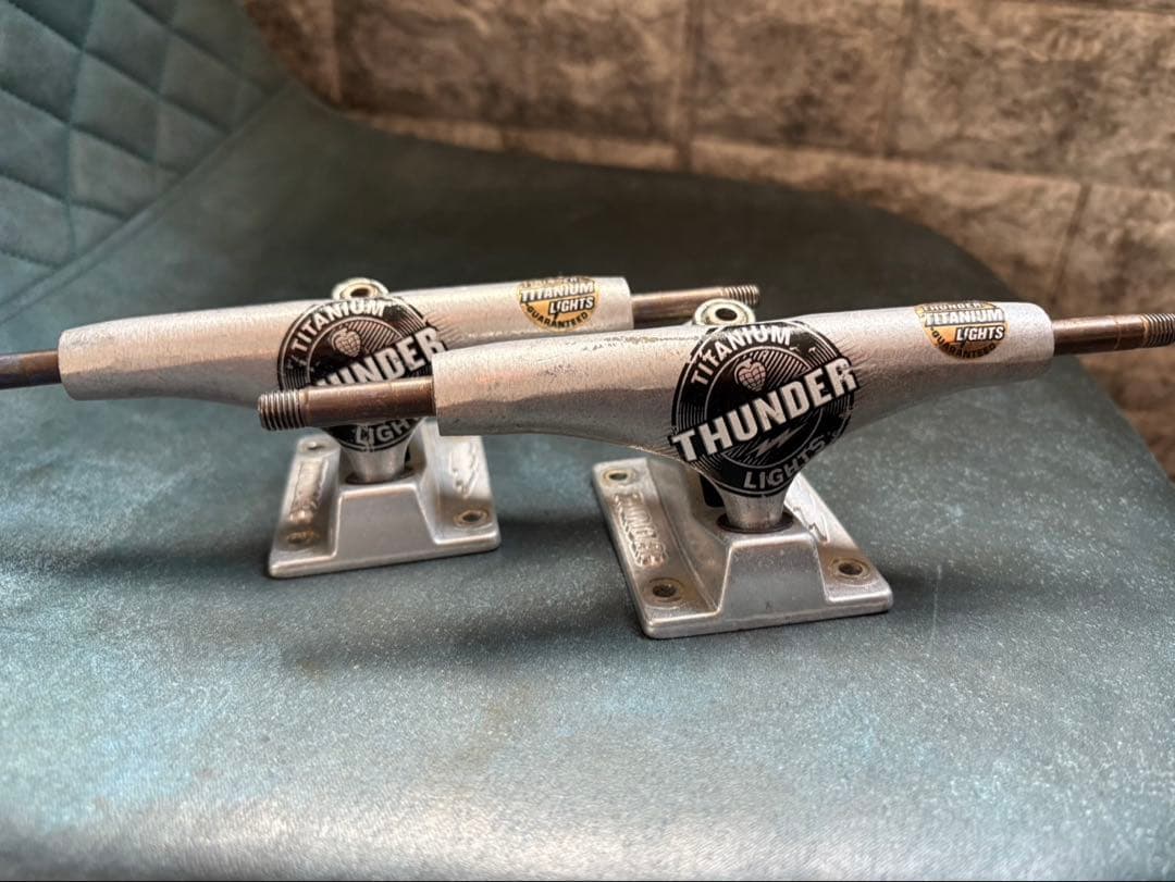 THUNDER トラック　TITANIUM 145 THUNDER サンダー スケートボード トラック TITANIUM LIGHT 145～151