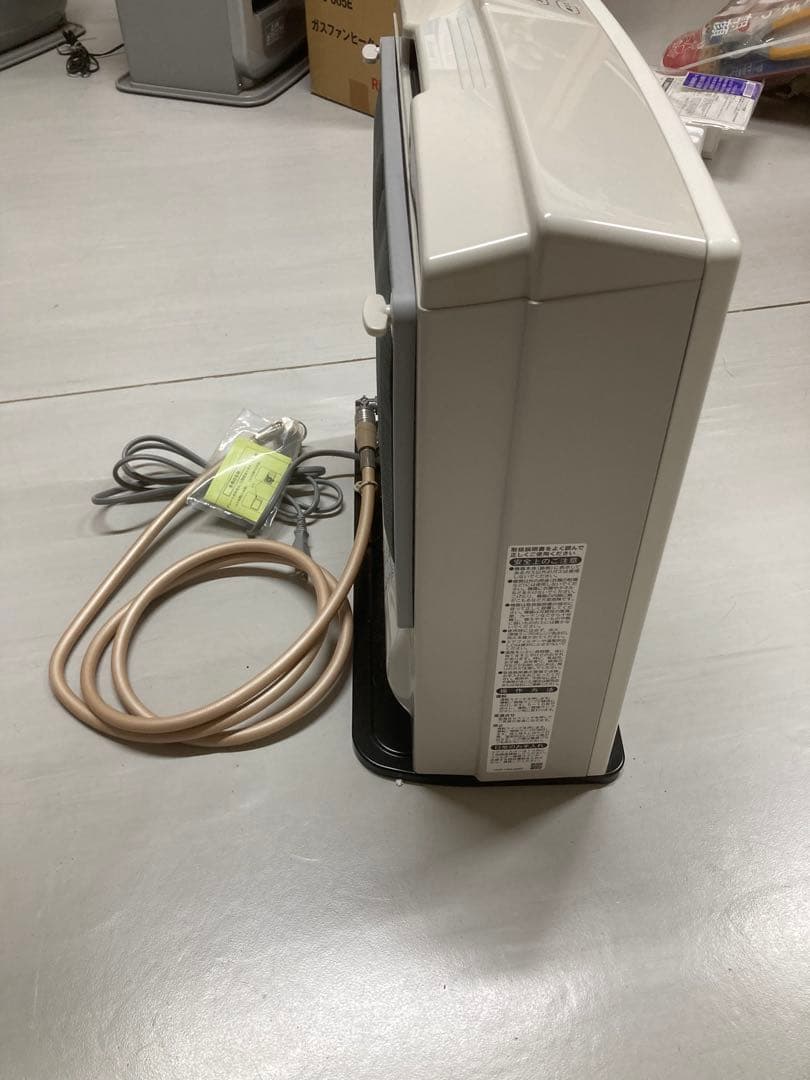 ガスファンヒーター ホワイト