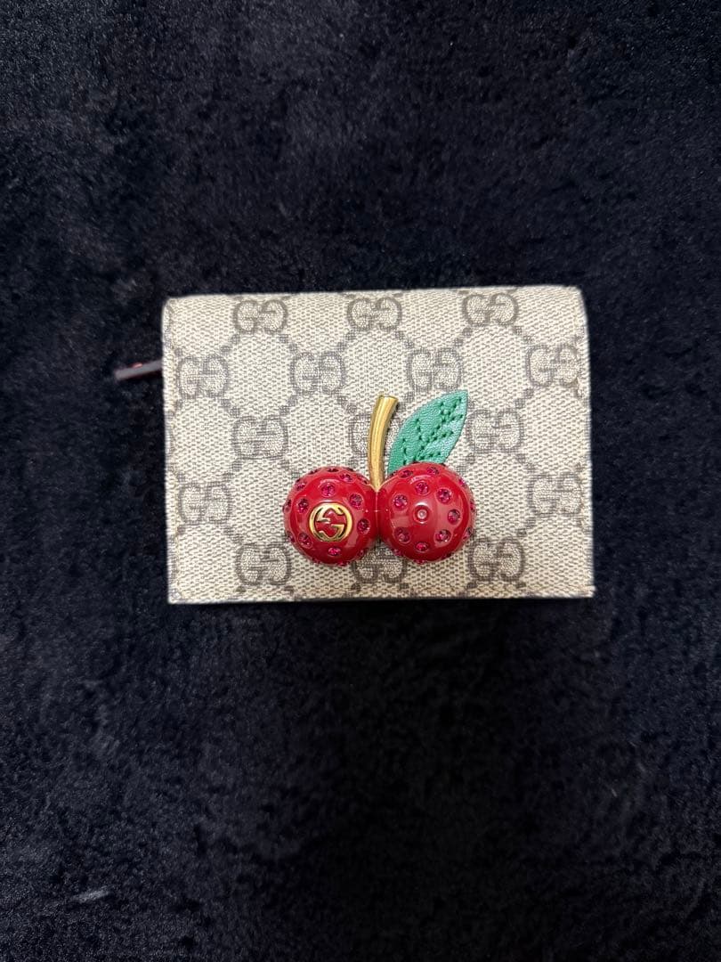 GUCCI チェリー装飾 二つ折り財布 Gucci チェリー装飾 二つ折り財布 - メルカリ