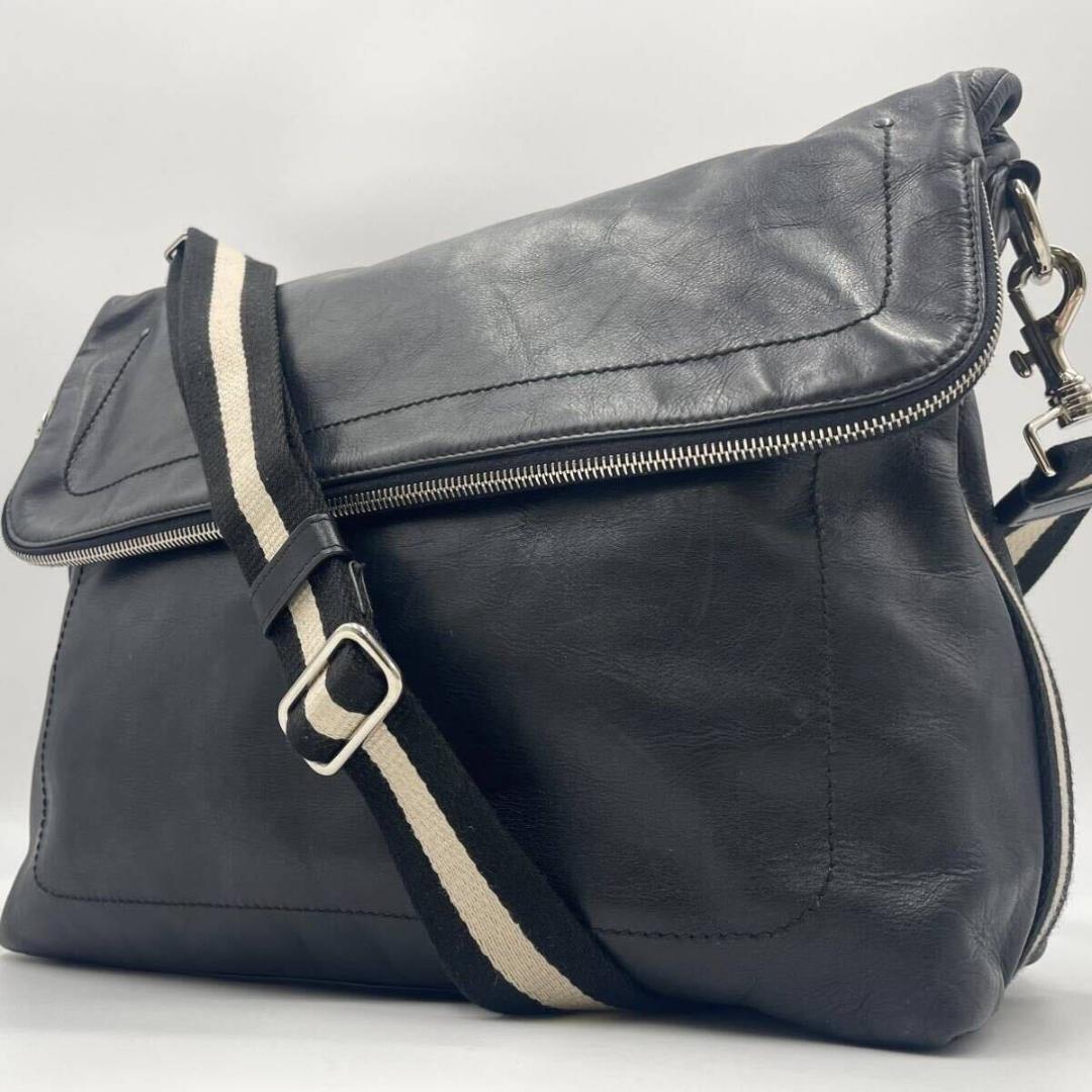 美品 BALLY メッセンジャーバッグ A4 PC収納可能 トレスポ 斜めがけ