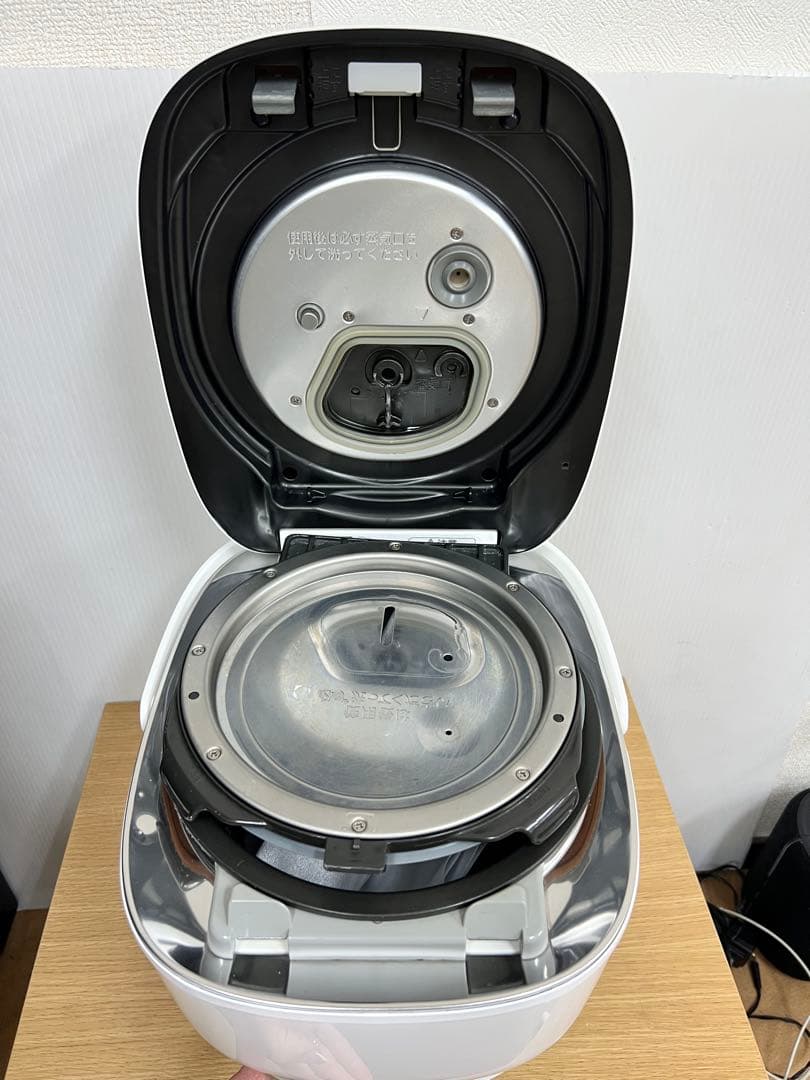 TOSHIBA 真空圧力IH炊飯器 RC-10VST 1.0L 2022年製