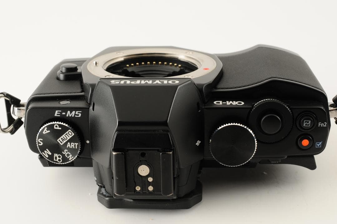 【美品】オリンパス OLYMPUS OM-D E-M5 ミラーレス一眼レフカメラ