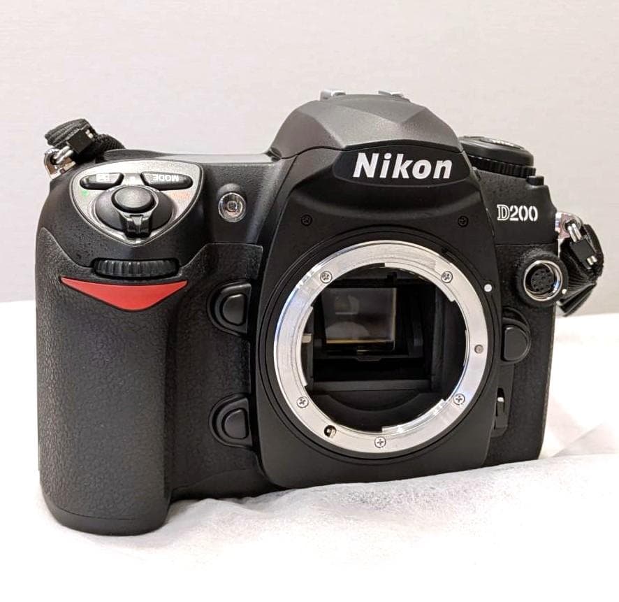 動作品　Nikon ニコン D200 デジタル 一眼レフカメラ レンズ付き