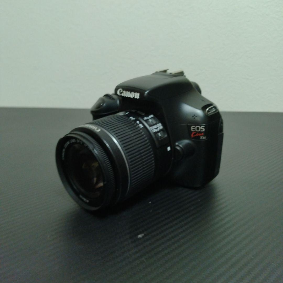 Canon Kiss X50　スマホ転送OK　シンプル操作の一眼レフ　三脚付き
