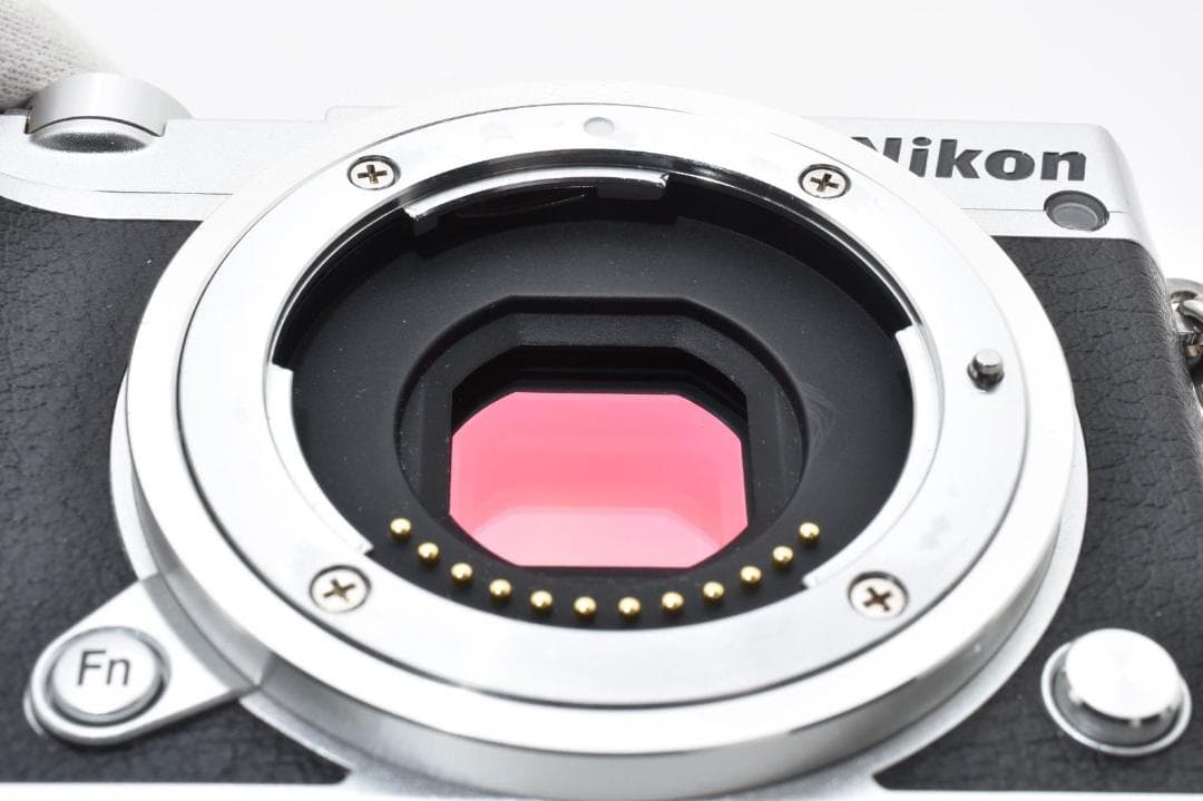 【美品】ニコン NIKON J5 小型軽量ミラーレス一眼カメラ Wi-Fi内蔵