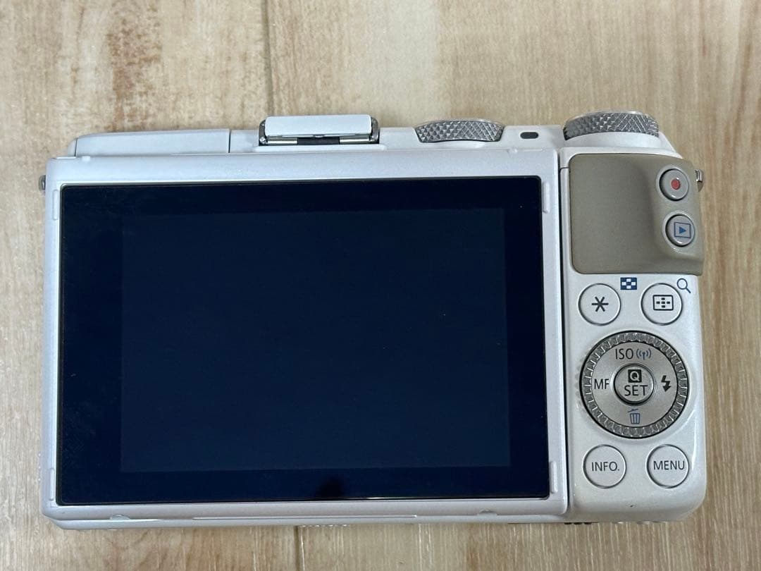 Canon EOS M3 ミラーレスカメラ 超広角ズームレンズ付き