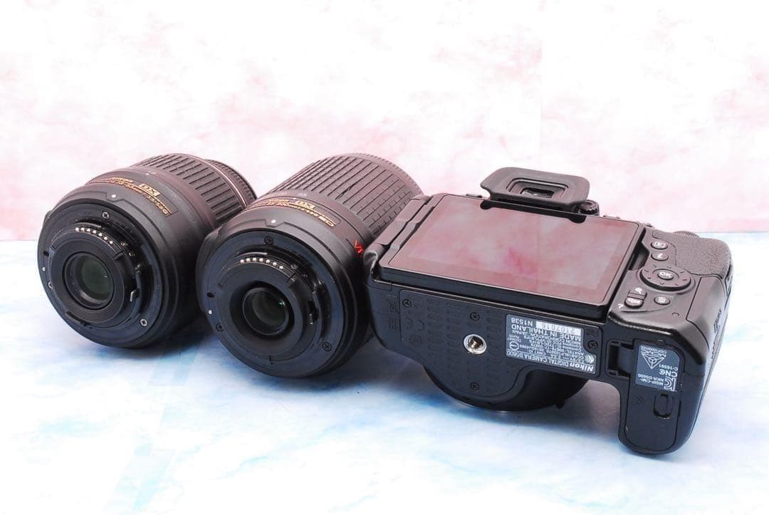 ニコン D5600☆望遠レンズ付Wレンズ☆スマホ転送OK☆一眼レフカメラ