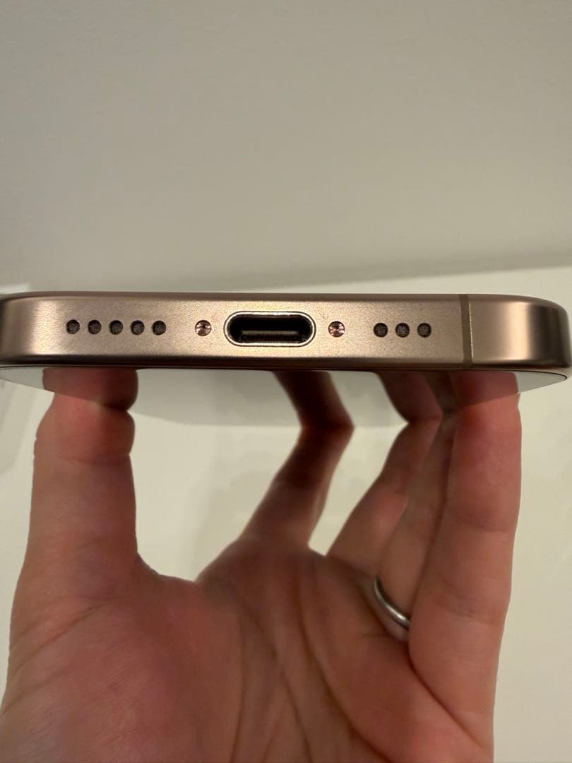 【美品】iPhone16Pro 256GB デザートチタニウム