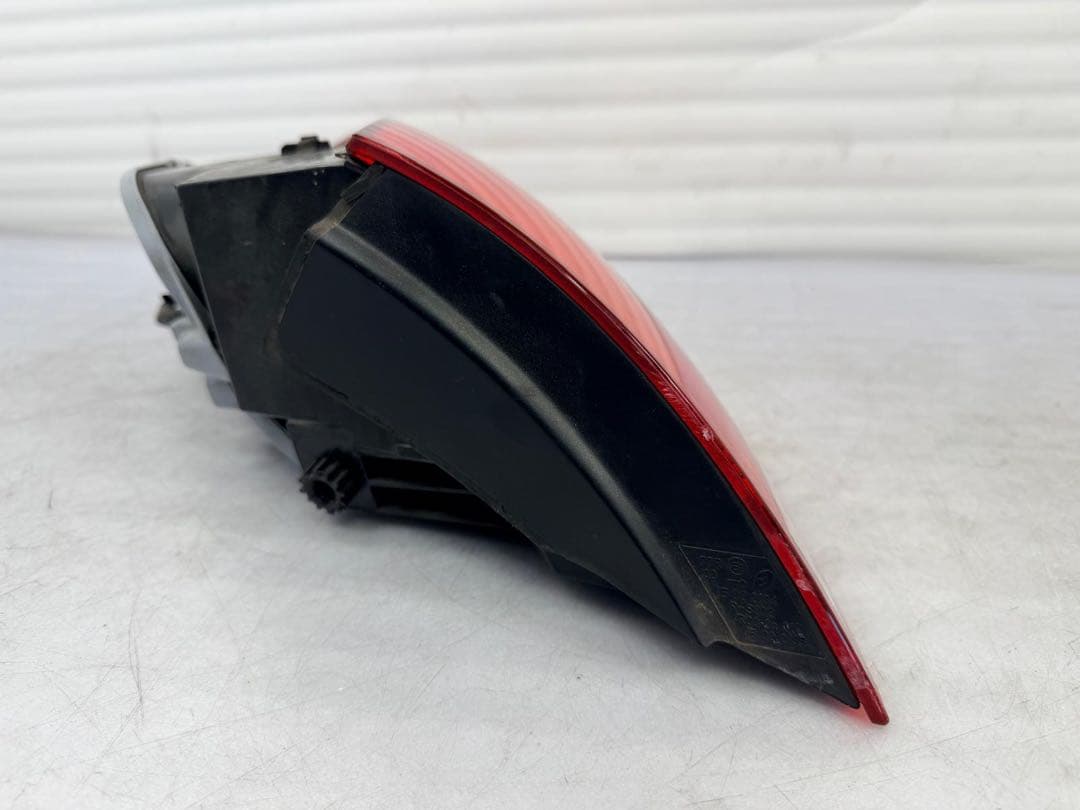 アウディ TT 8J 純正 右テールランプ 8J0945096C E-74 - メルカリ