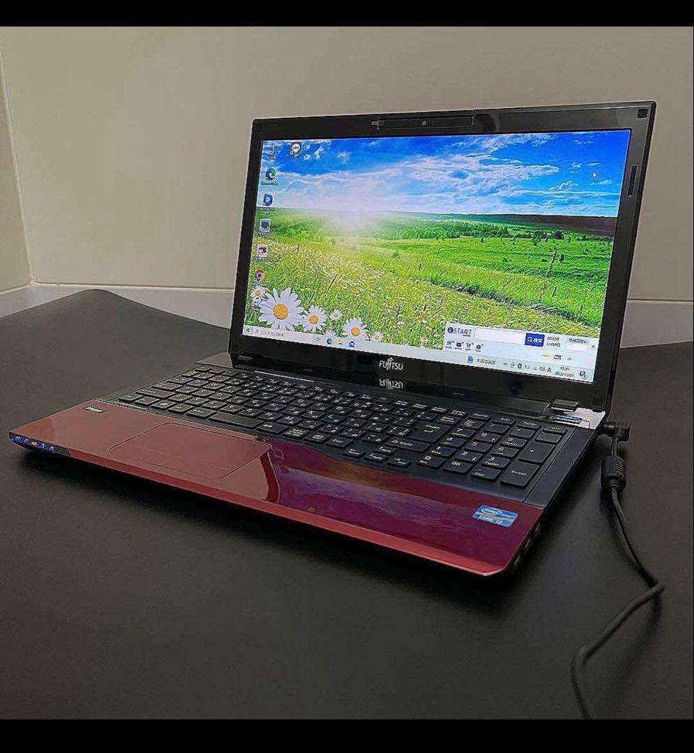 富士通 初心者おすすめノートパソコン　赤