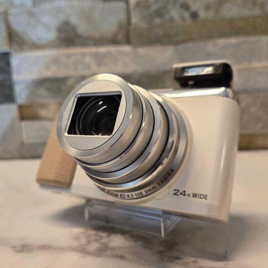 OLYMPUS　オリンパス　5-AXIS SH–60　デジカメ　白