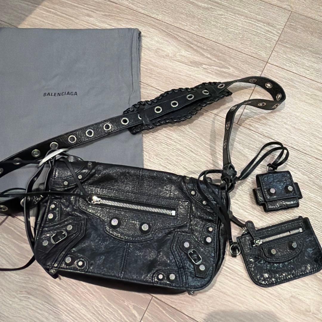 balenciaga バレンシアガ　le cagole xs フラップバッグ ブラック の メンズ Le Cagole フラップバッグ Xs | Balenciaga JP