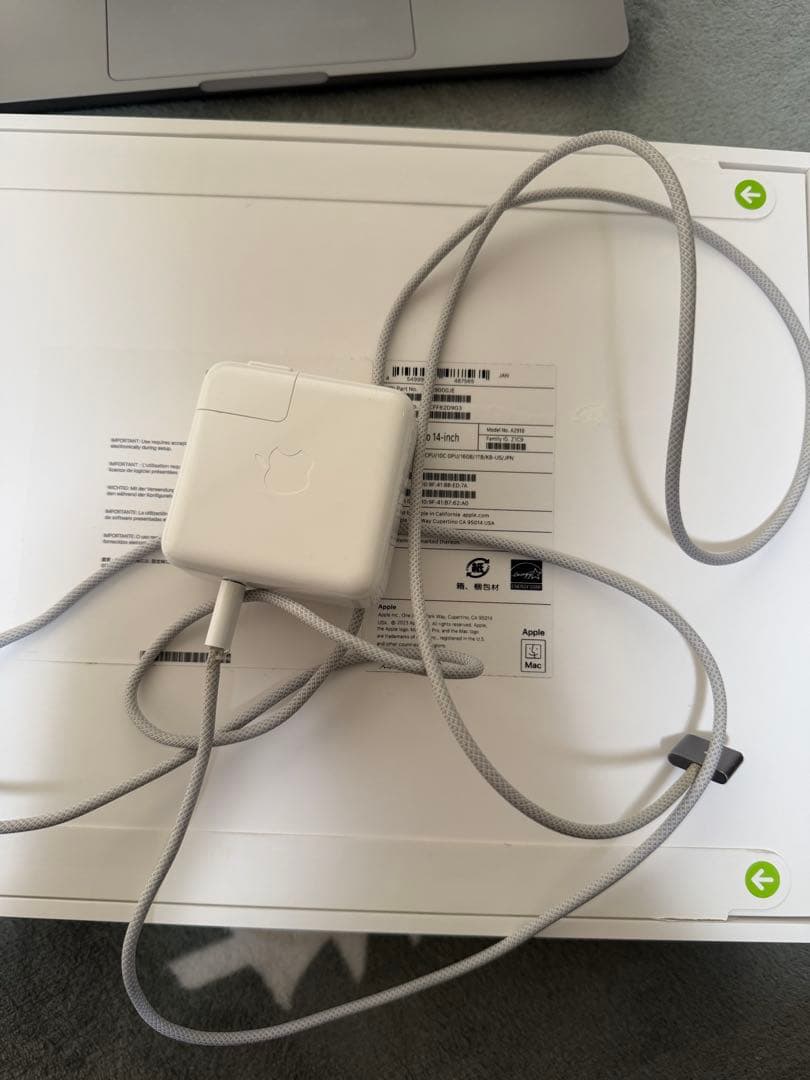 Apple MacBook Pro M3 14 インチ　スペースグレー　1TB