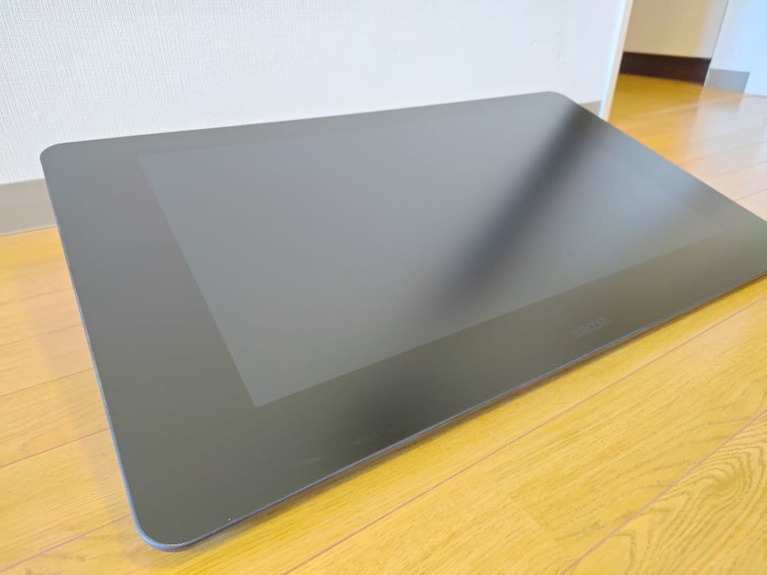 Wacom Cintiq Pro 24 DTH-2420 Flex Arm付き