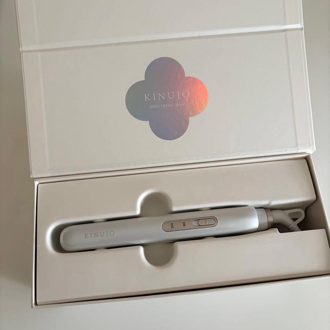 KINUJO ミニアイロン ストレートヘアアイロン 絹女ミニヘアアイロンdeux(ドゥー)を美容師が口コミ評価！旧モデルとの