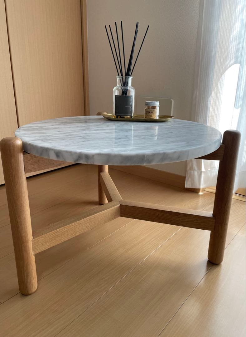 Francfranc（フランフラン）シフラ　大理石　サイドテーブル　ローテーブル 一人暮らしのお部屋にもぴったり。大理石柄×ゴールドが高級感のある