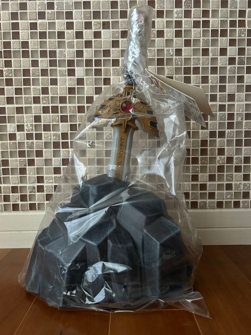 ドラゴンクエスト 伝説の勇者賞 ロトの剣 岩台座付き 新品 ドラゴンクエスト ふくびき所スペシャル 伝説の勇者賞 ロトの剣