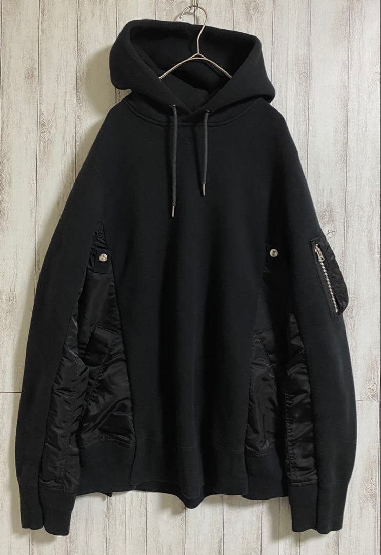 トップス sacai Sponge Sweat x MA-1 Hoodie 3 Sacai Sponge Sweat X Nylon Twill Hoodie in Navy & Khaki | FWRD