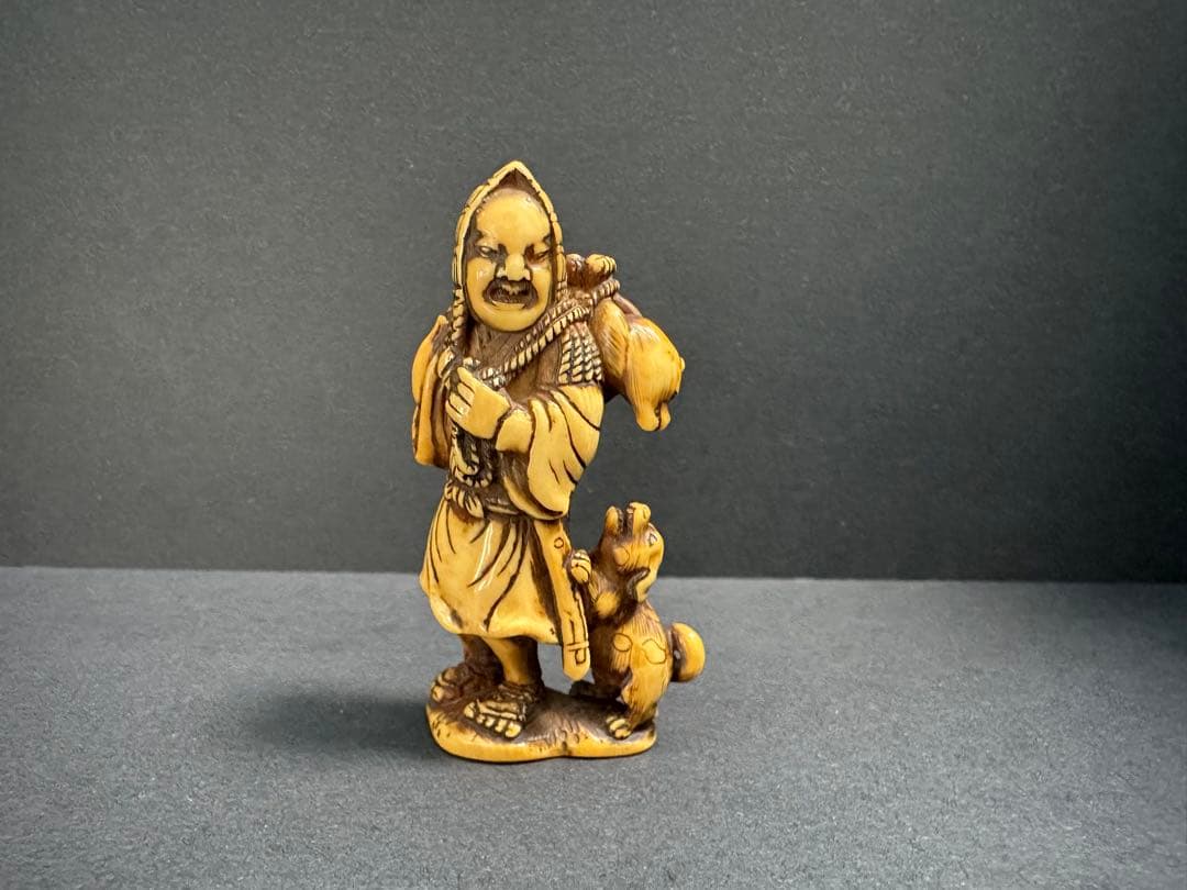 【根付(netsuke)】犬を連れた旅人の根付　江戸時代 根付(netsuke)】犬を連れた旅人の根付江戸時代