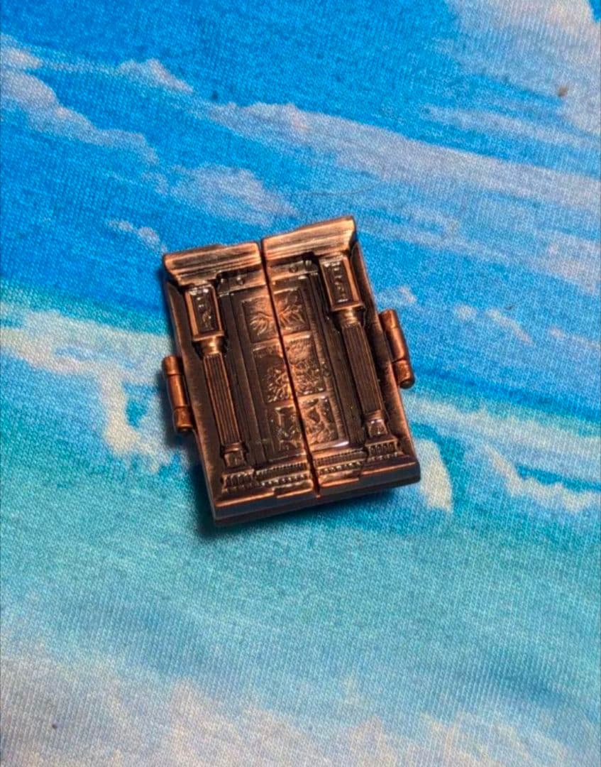 ナルニア国物語 ピン レア 希少 ワードロープ - メルカリ