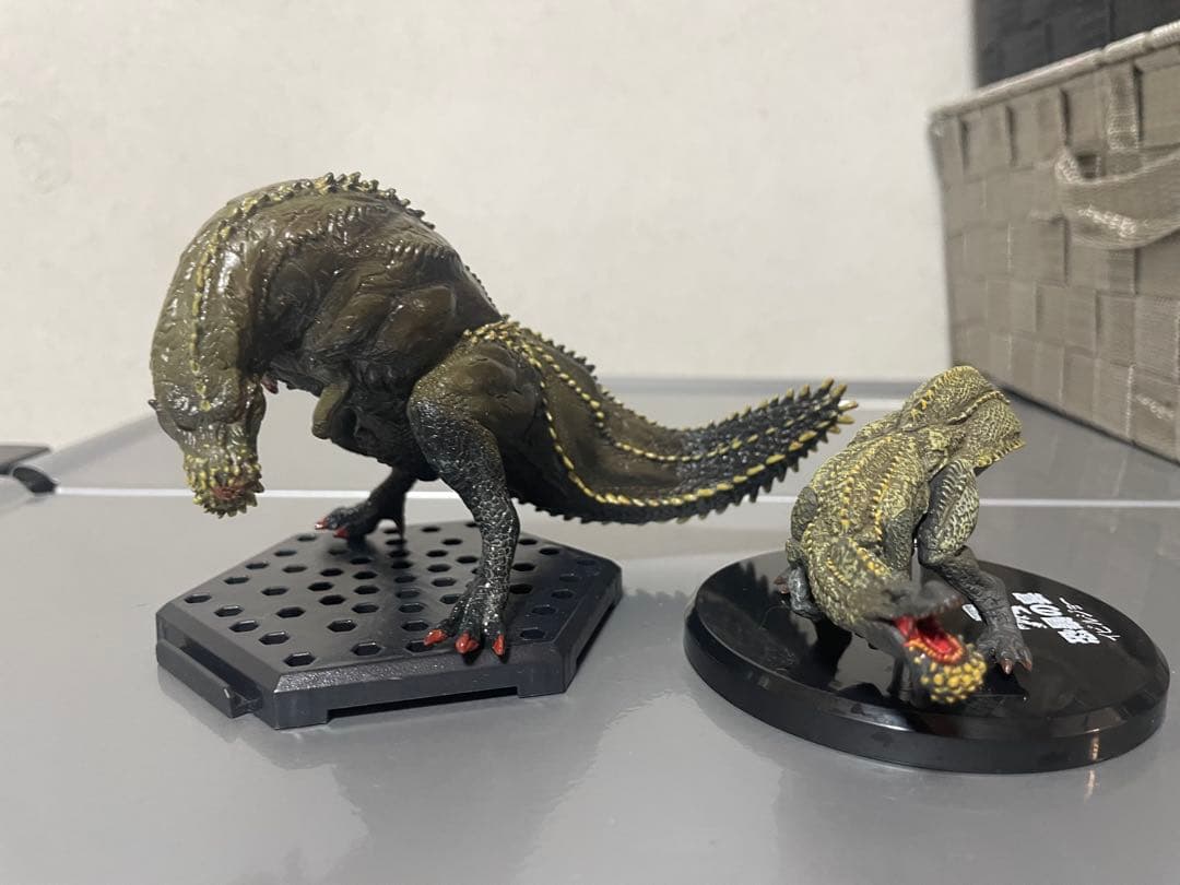 モンスターハンター イビルジョーフィギュア 2体セット - メルカリ