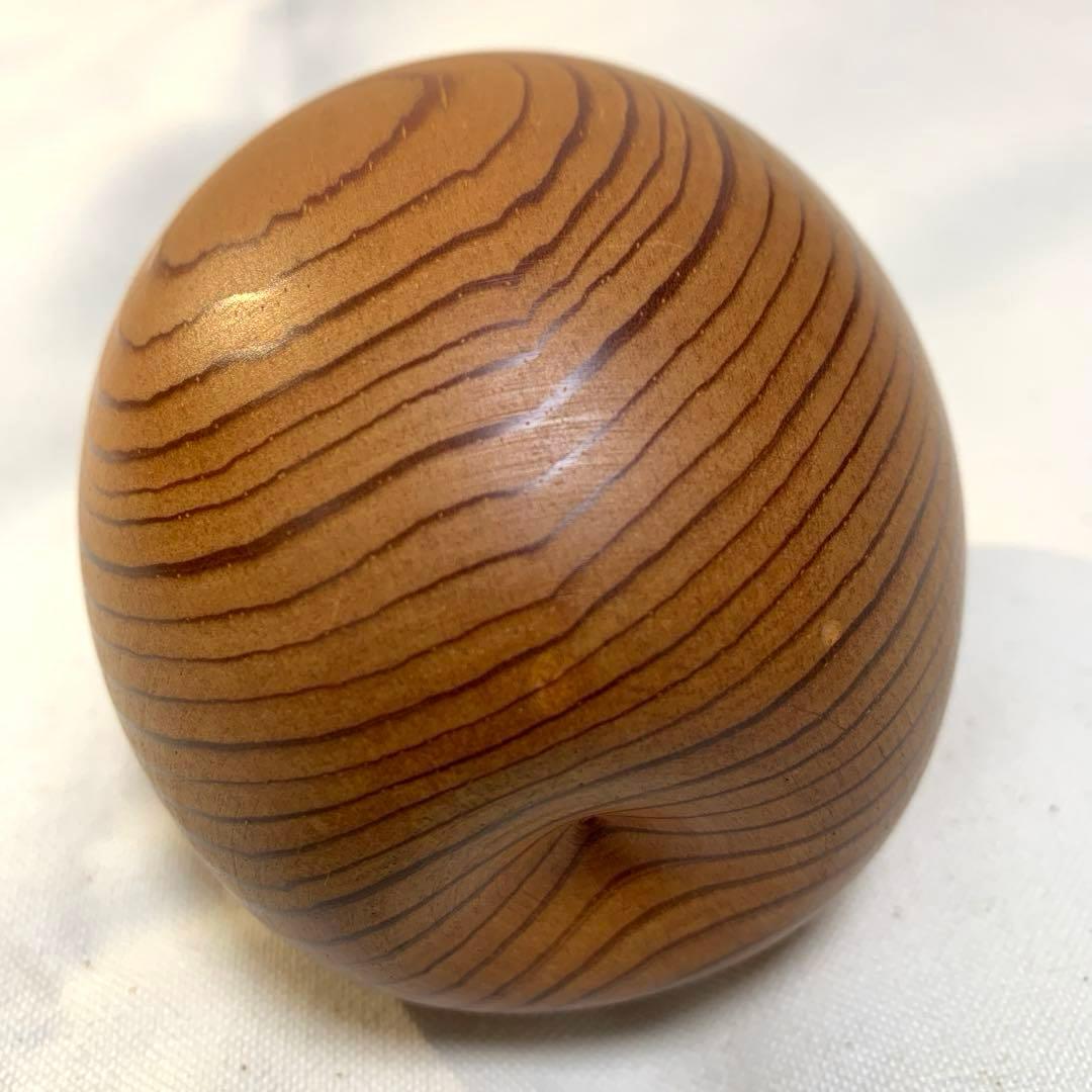 屋久杉 木製りんご へたまで一体、継ぎ手なし 径 約8cm