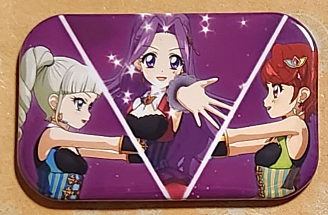 アイカツ！美月 ユリカ かえで ヴィレヴァンステージスクエア缶バッジ