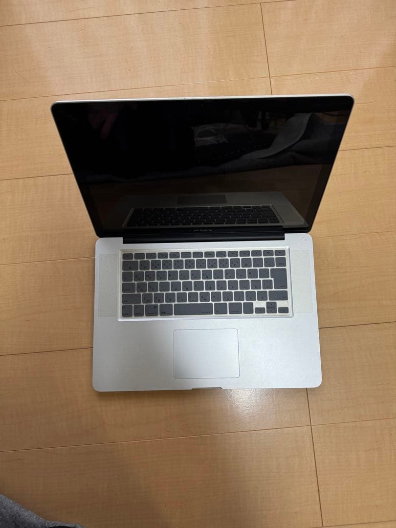 MacBook Pro 15インチ（Mid 2010）　初期化済・充電器付き