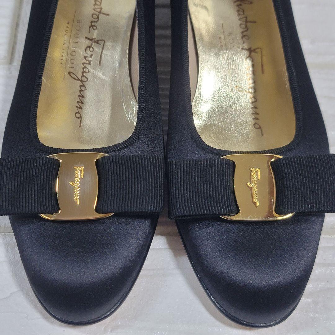 【極美品】FERRAGAMO ヴァラ パンプス 5.5C(23cm) ブラック