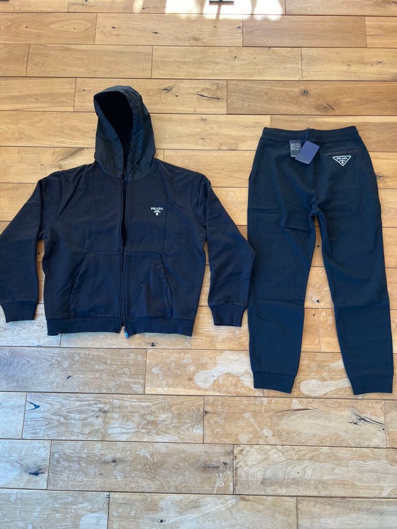 春PRADA プラダ セットアップ ジップフーディパーカー&パンツ ブラック
