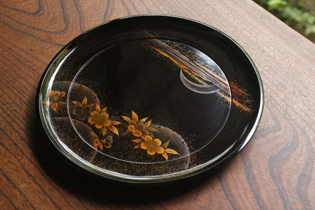 時代逸品！時代黒漆に極上研ぎ出し雪月花蒔絵の映える丸盆（検輪島塗お膳お盆菓子盆 輪島塗【優華JAPAN 】ブローチ 黒塗 雪華蒔絵 ブローチ あーと・きよの