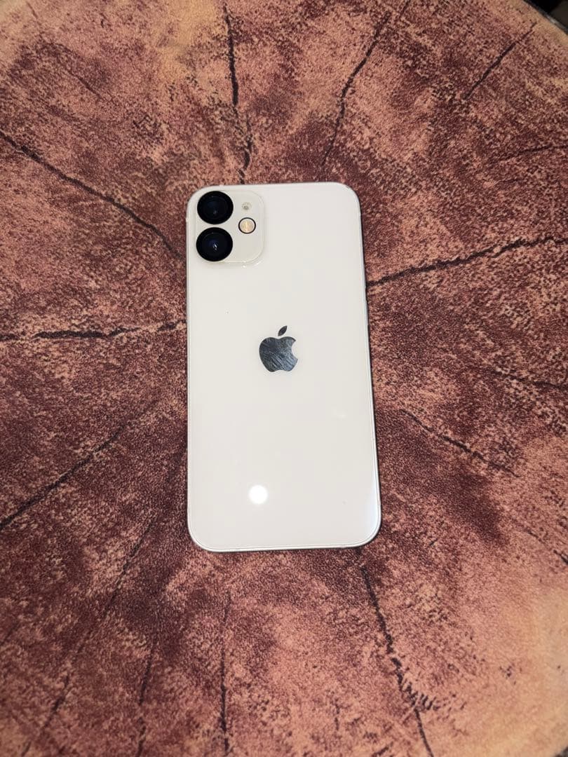 週末価格］Apple iPhone 12 miniホワイト 本体 - メルカリ