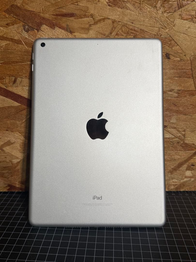 Apple iPad 第５世代)Wi-Fi 32GB シルバーMP2G2J/A