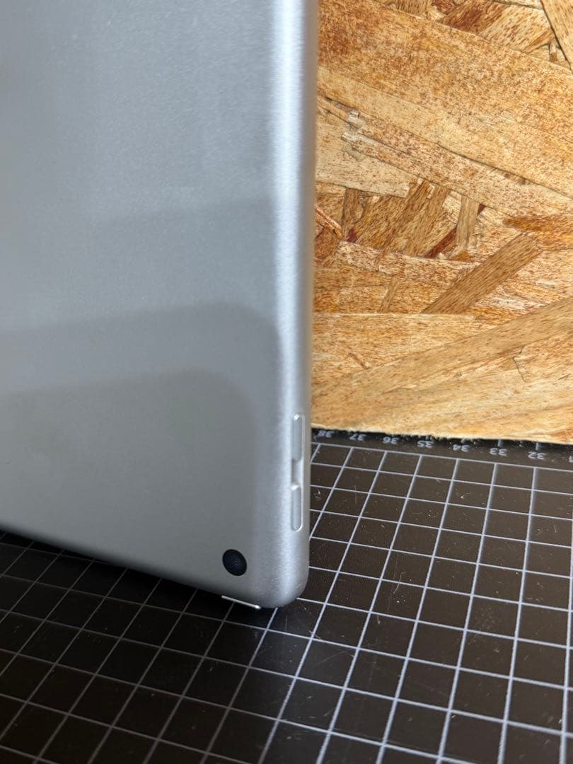 Apple iPad 第５世代)Wi-Fi 32GB シルバーMP2G2J/A