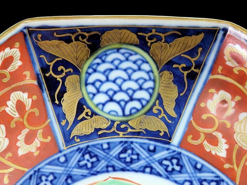 大聖寺伊万里 金襴 金唐草に青海波の図 描分八角6寸皿 2枚 079AS-CQe