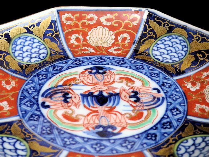 大聖寺伊万里 金襴 金唐草に青海波の図 描分八角6寸皿 2枚 079AS-CQe